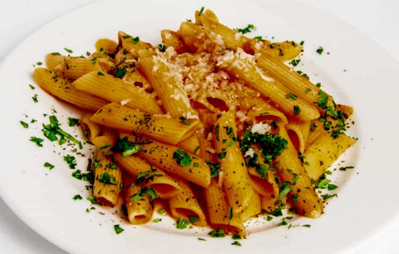 Пенне с томатами и пармезаном