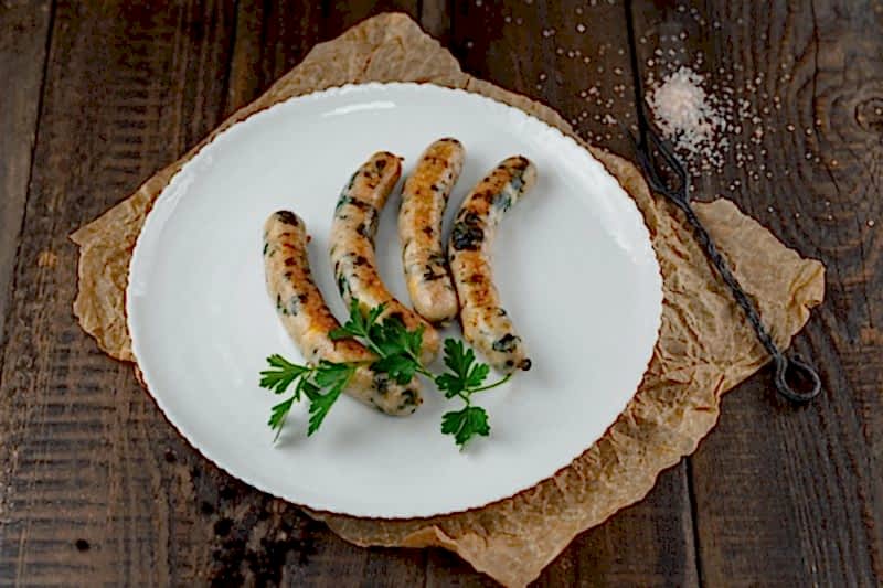 Колбаски из индейки с сыром и шпинатом готовые