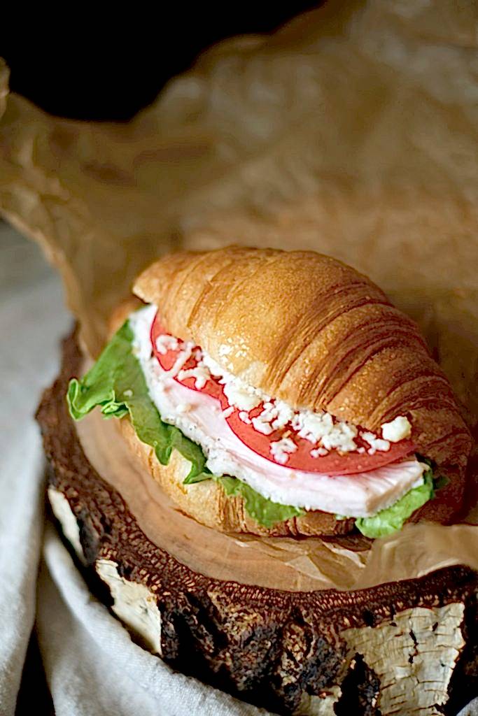 Круассан с филе индейки, 160 гр