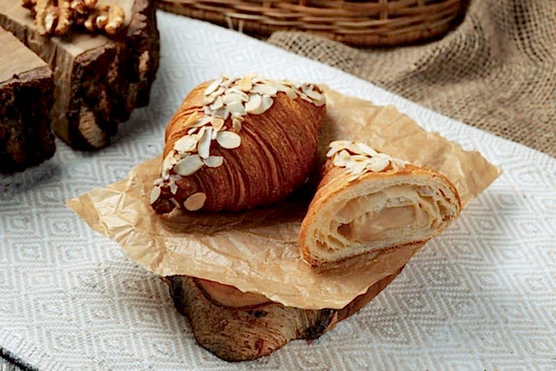 Круассан с карамельным кремом, 110 гр