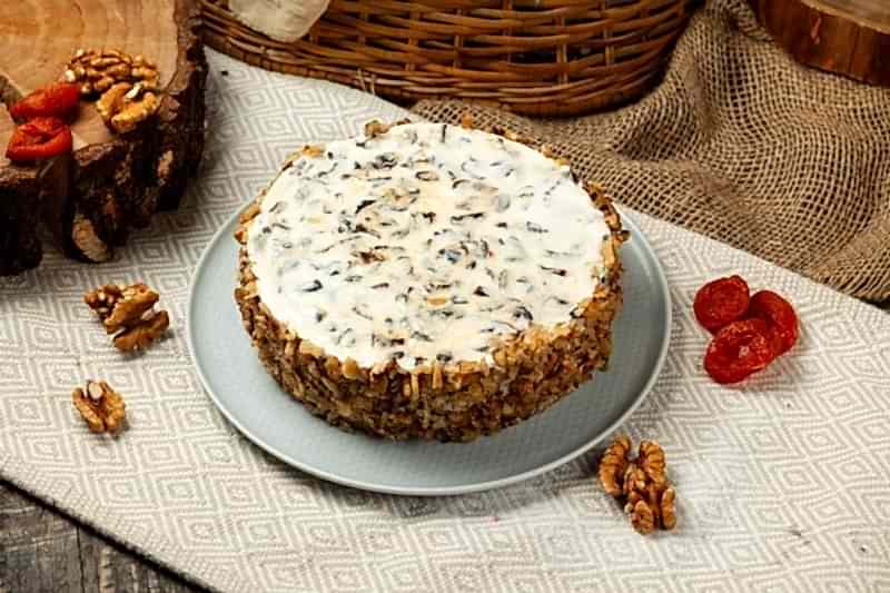 Торт с черносливом и грецким орехом 860 гр