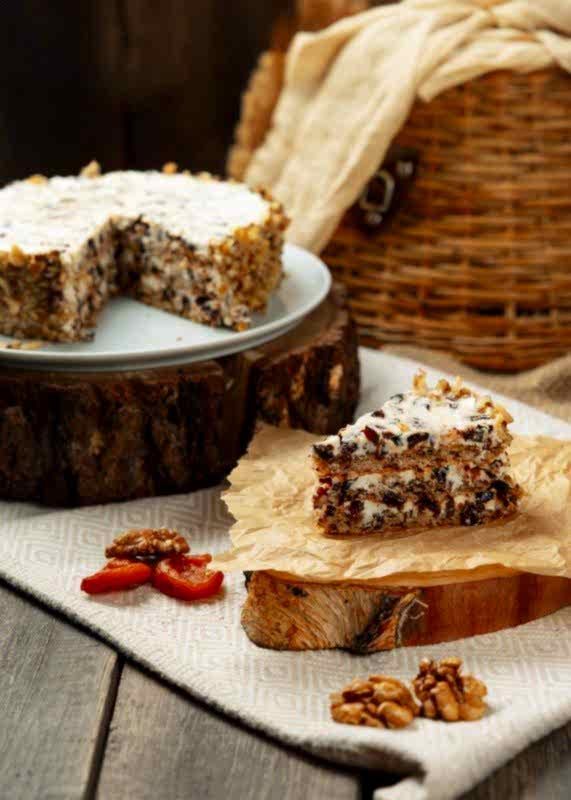 Торт с черносливом и грецким орехом 100 гр
