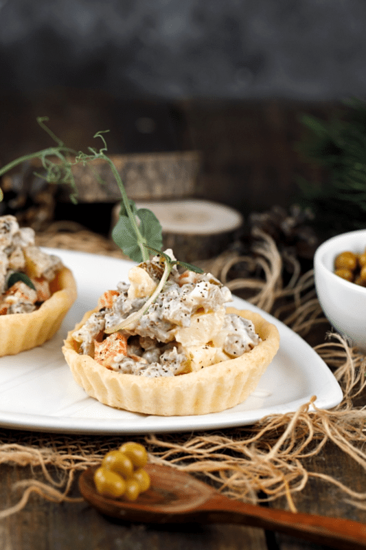 Корзинка с оливье из говядины, 110 гр