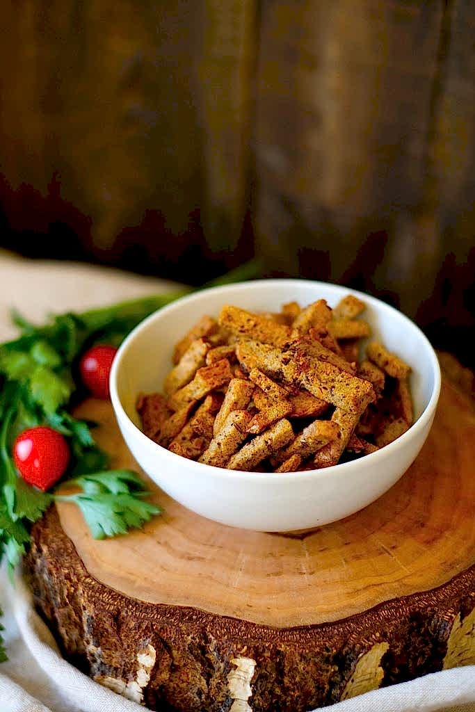 Сухарики бездрожжевые с чесноком и паприкой