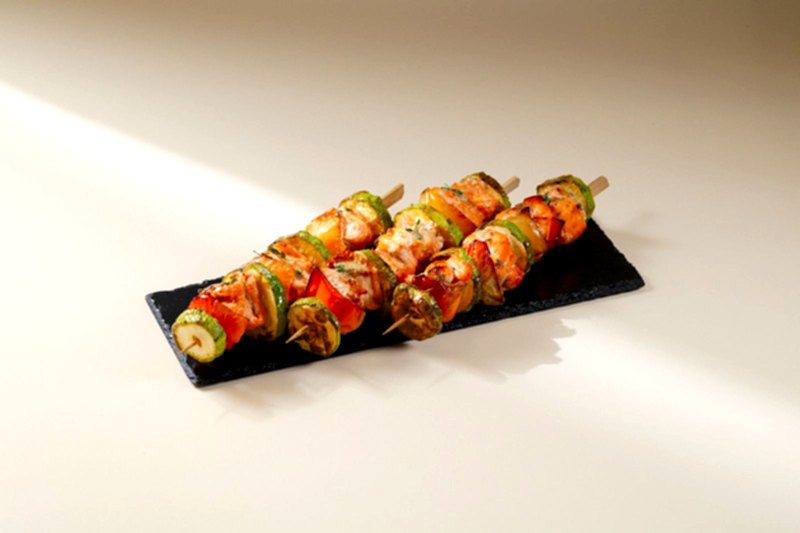 Шашлык из форели с овощами готовый, 200 гр