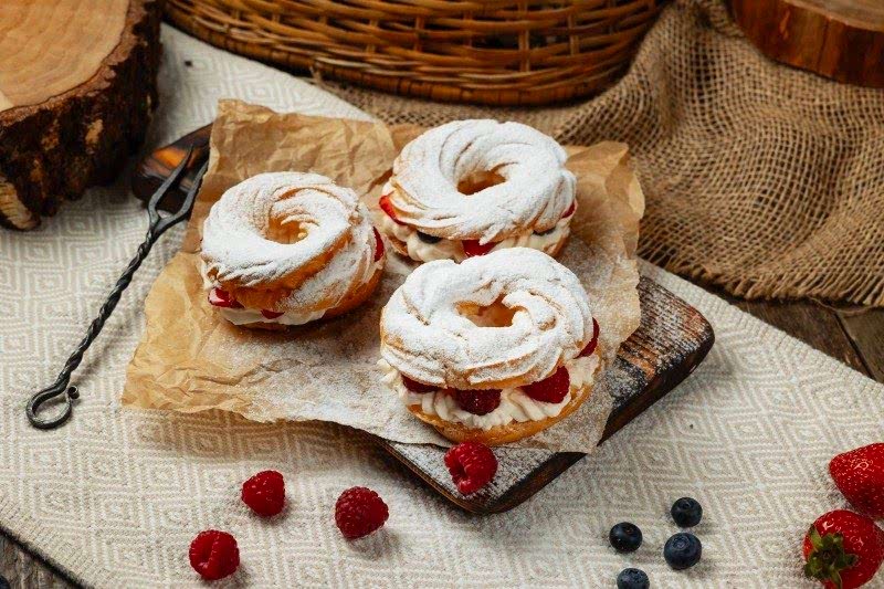 Кольцо с кремом и ягодами 100 гр